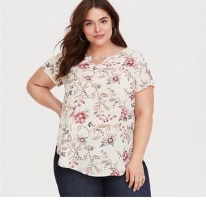 Torrid Floral Keyhole Top sz 3